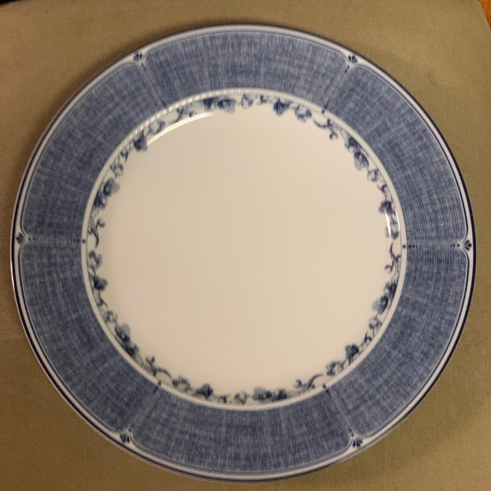 Waterford Normandy Blue accent dinner plate